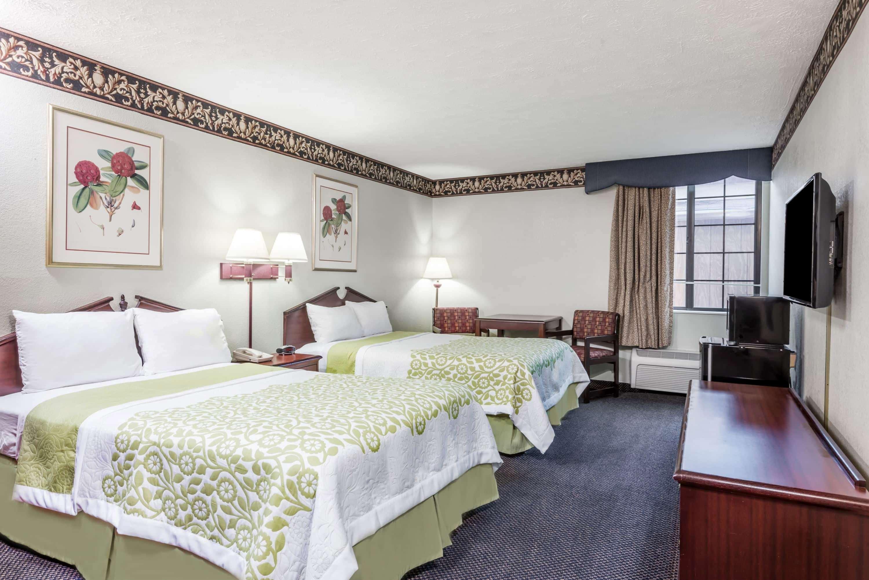 Days Inn & Suites By Wyndham Youngstown / Girard Ohio Bagian luar foto